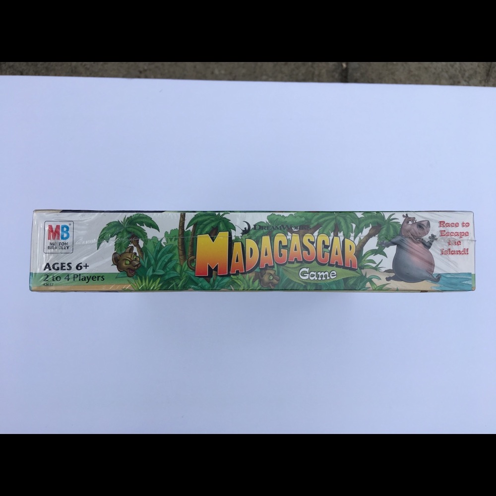 Madagascar Board Game Milton Bradley 2005 Race To Escape The Island New Sealed - Picture 4 of 6